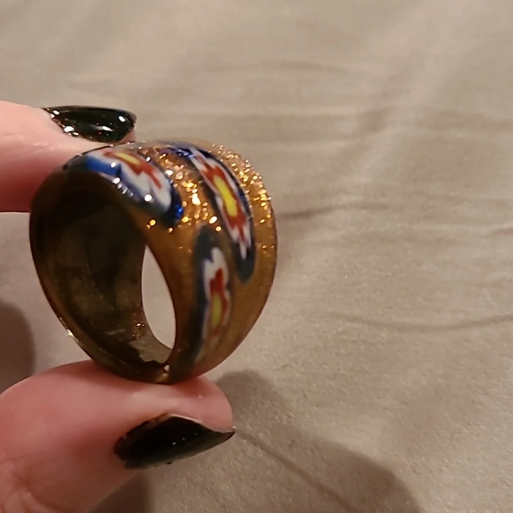 Glass ring with flowers - Picture 5 of 7